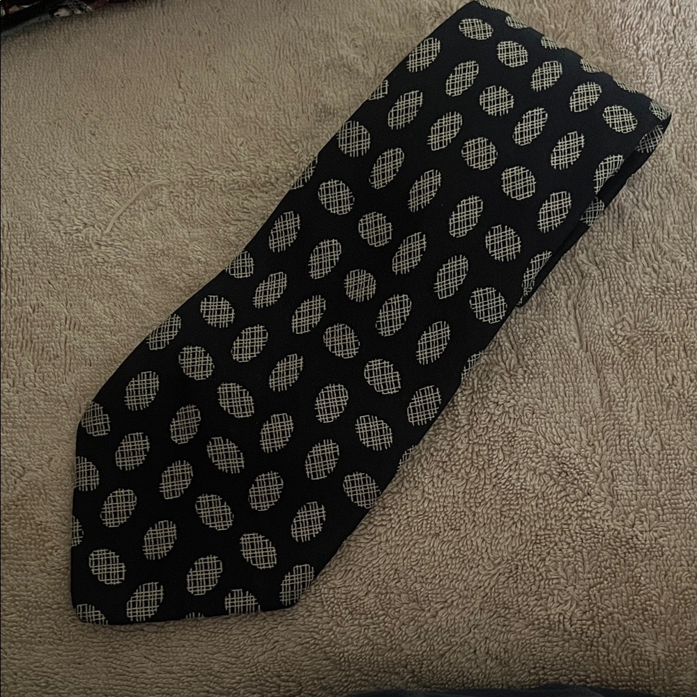 Elegant Black and White Polka Dot Men's Tie 100% silk